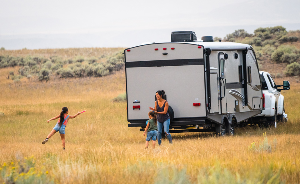 mom-with-kids-camper-bc-tablet.jpg?profile=RESIZE_710x