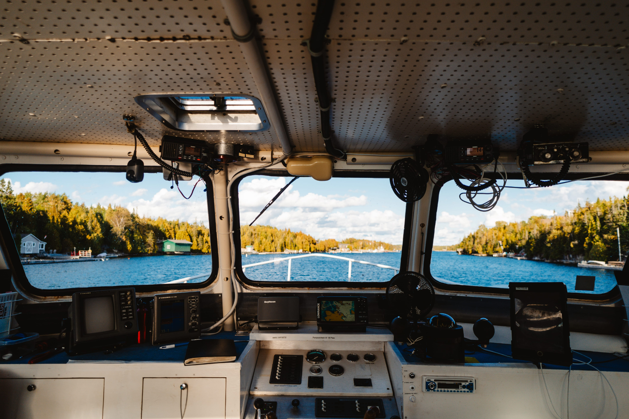 view of Tobermory from the front of a diving boat